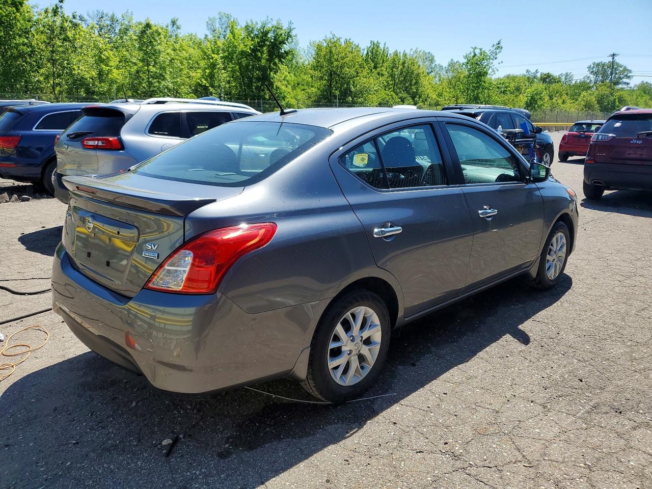 Nissan Versa Sv