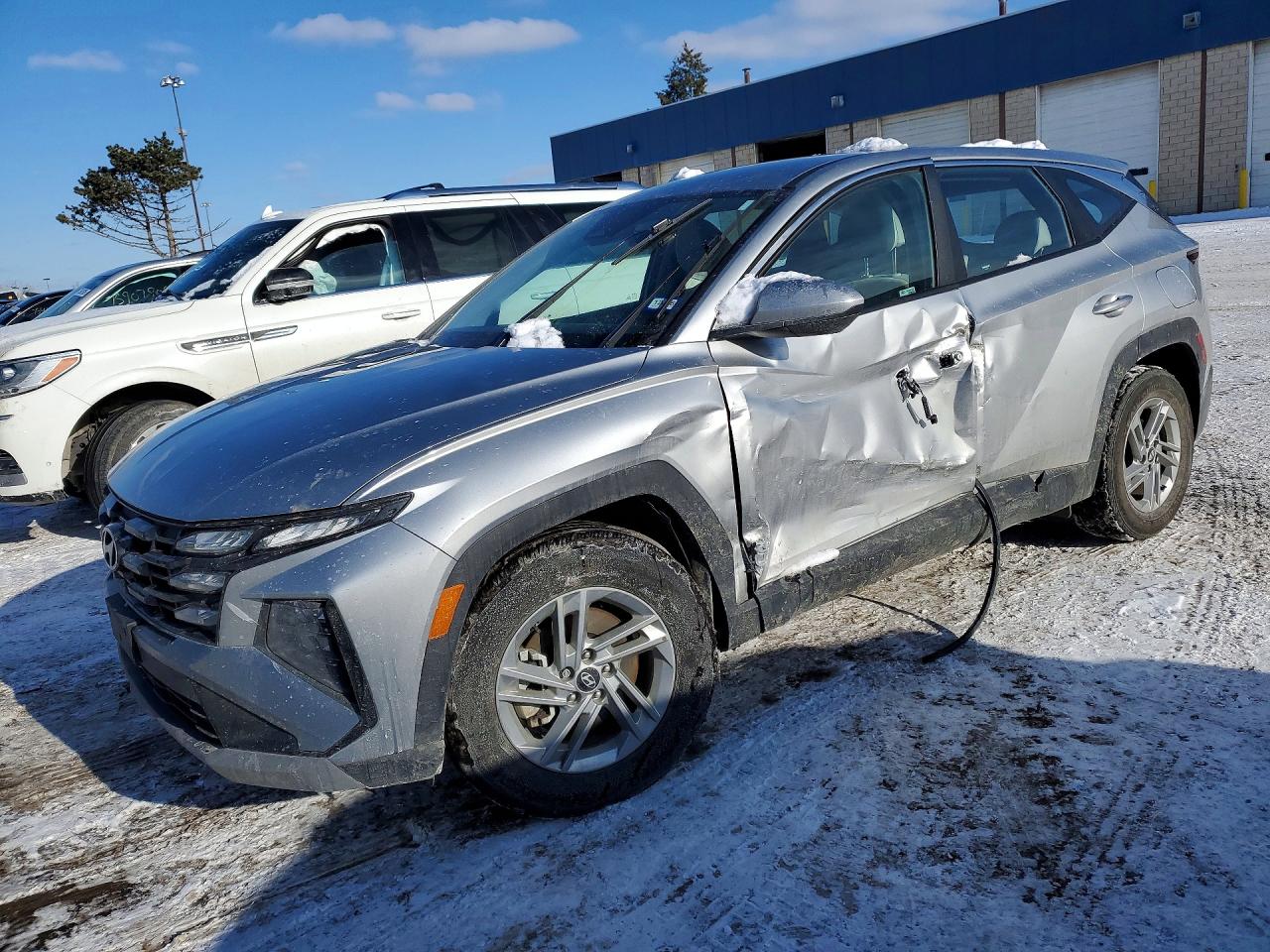Salvage Hyundai TUCSON Image