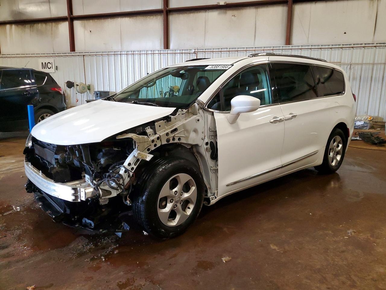 Salvage Chrysler Pacifica Image