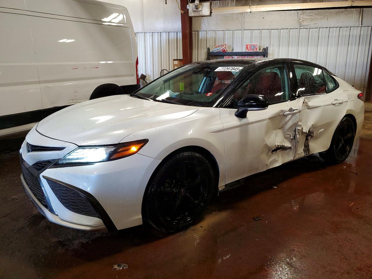 Salvage Toyota Camry Image