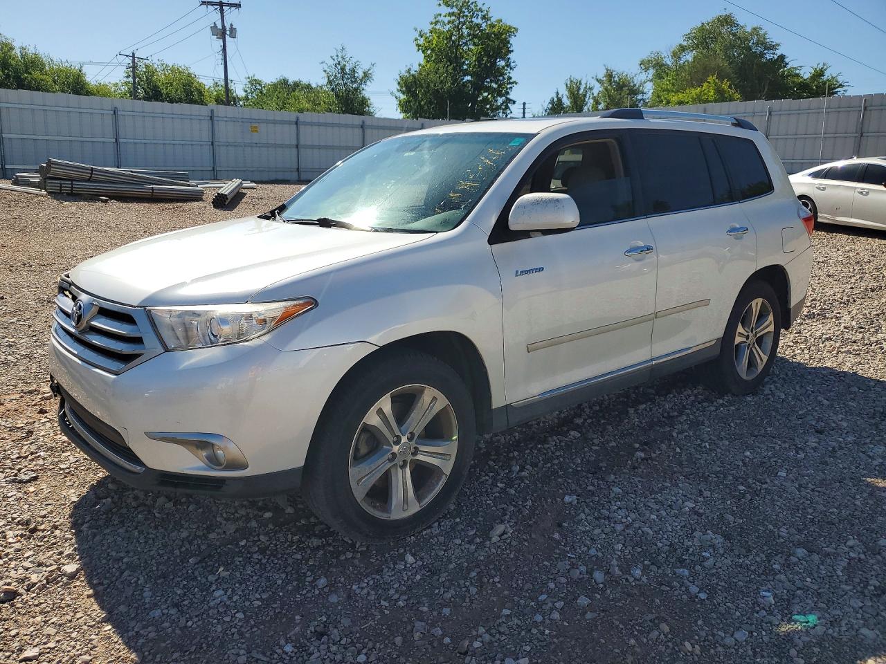 Salvage Toyota Highlander Image