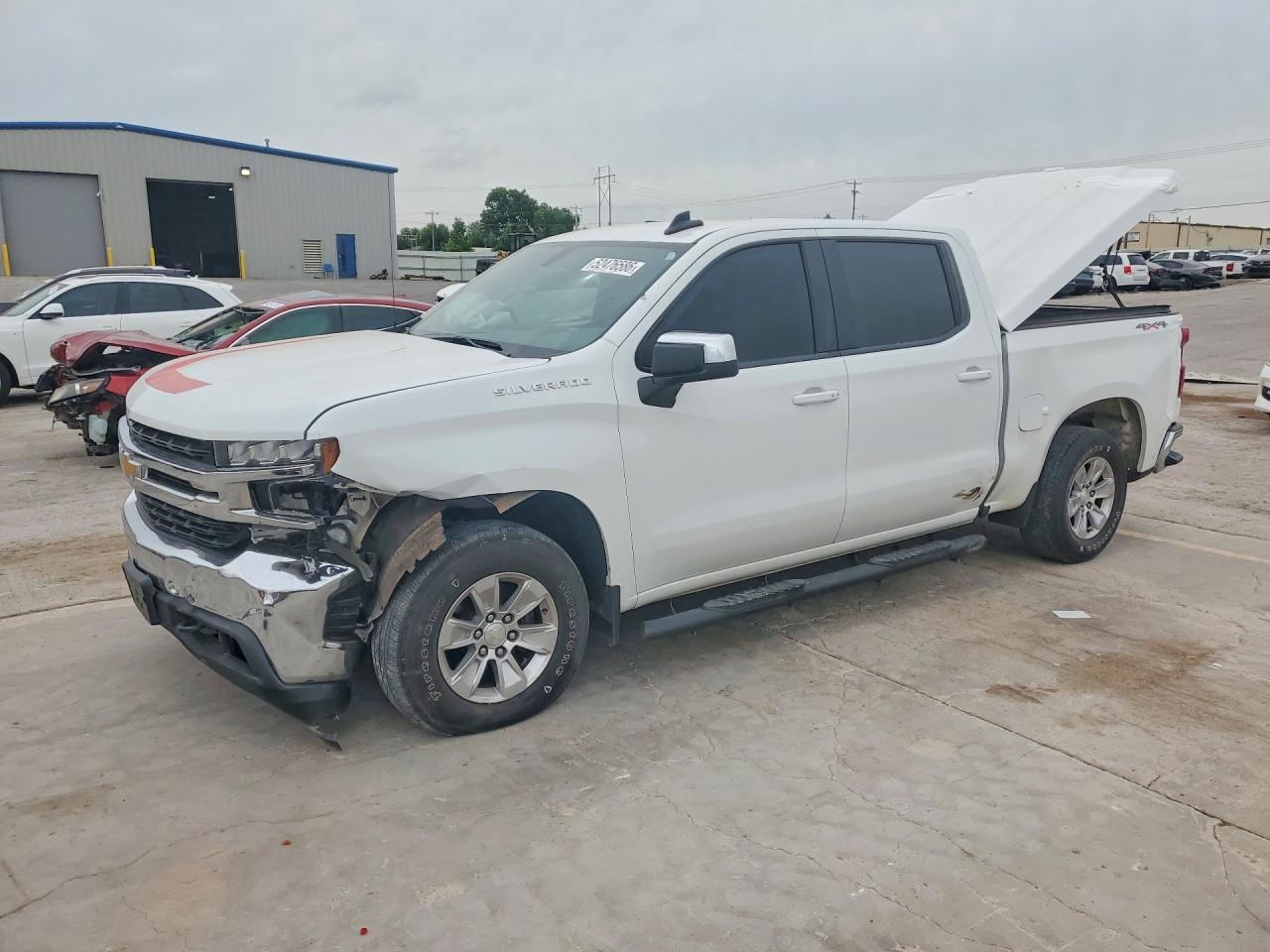 Salvage Chevrolet Silverado Image