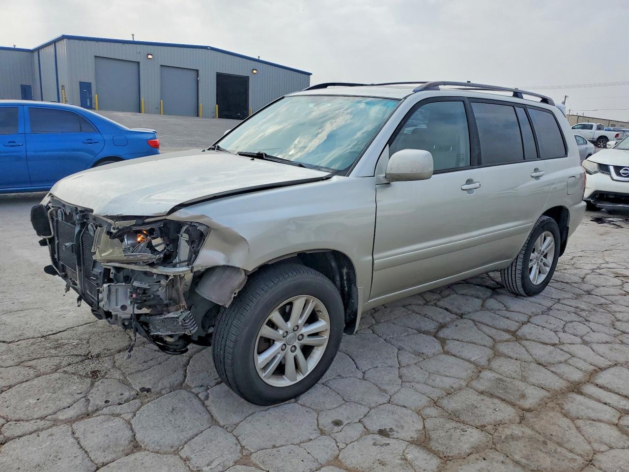 Salvage Toyota Highlander Image