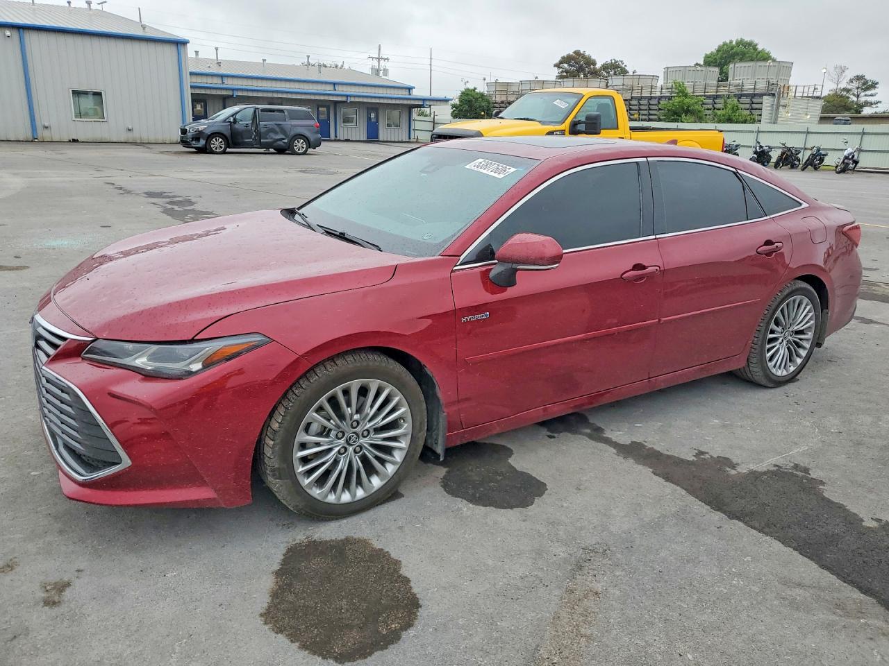 Salvage Toyota Avalon Image