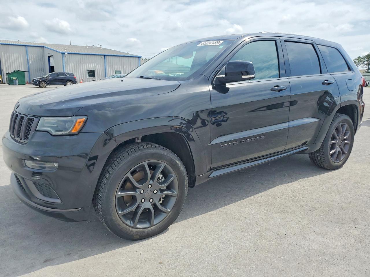Salvage Jeep Cherokee Image