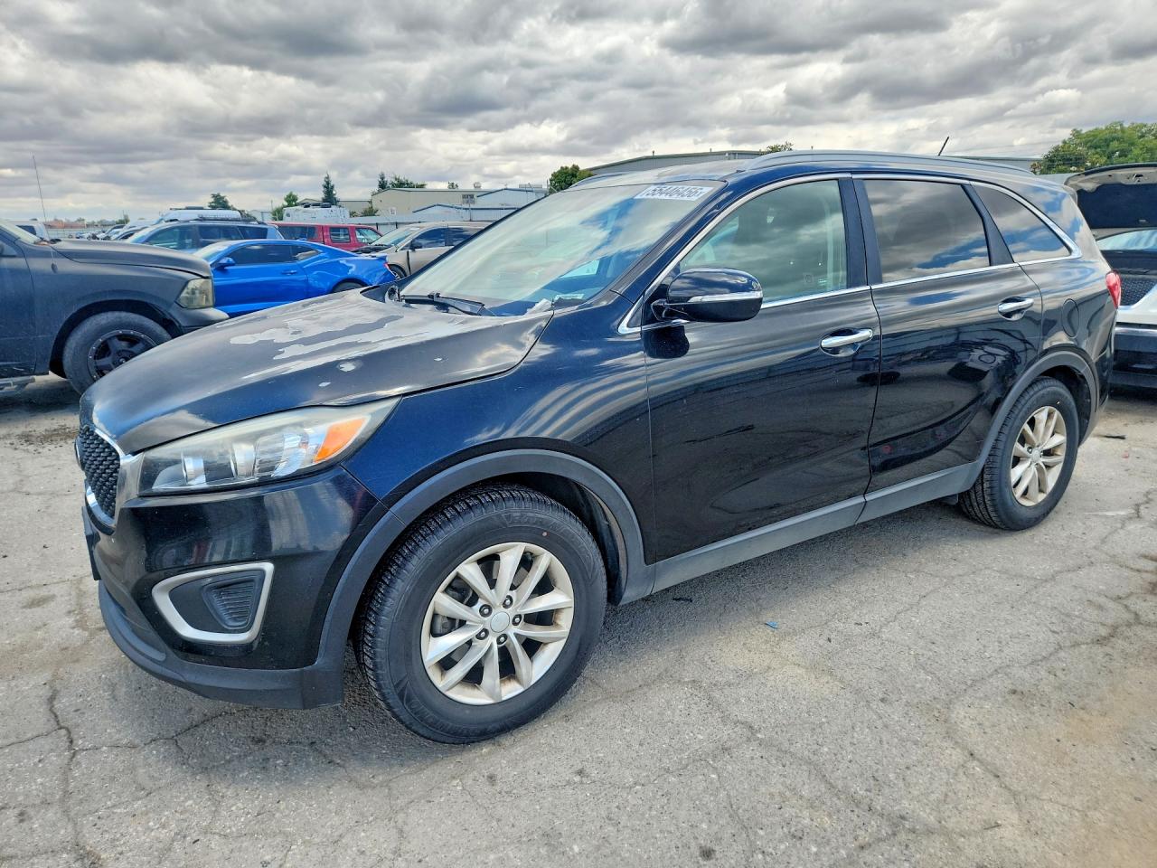 Salvage Kia Sorento Image