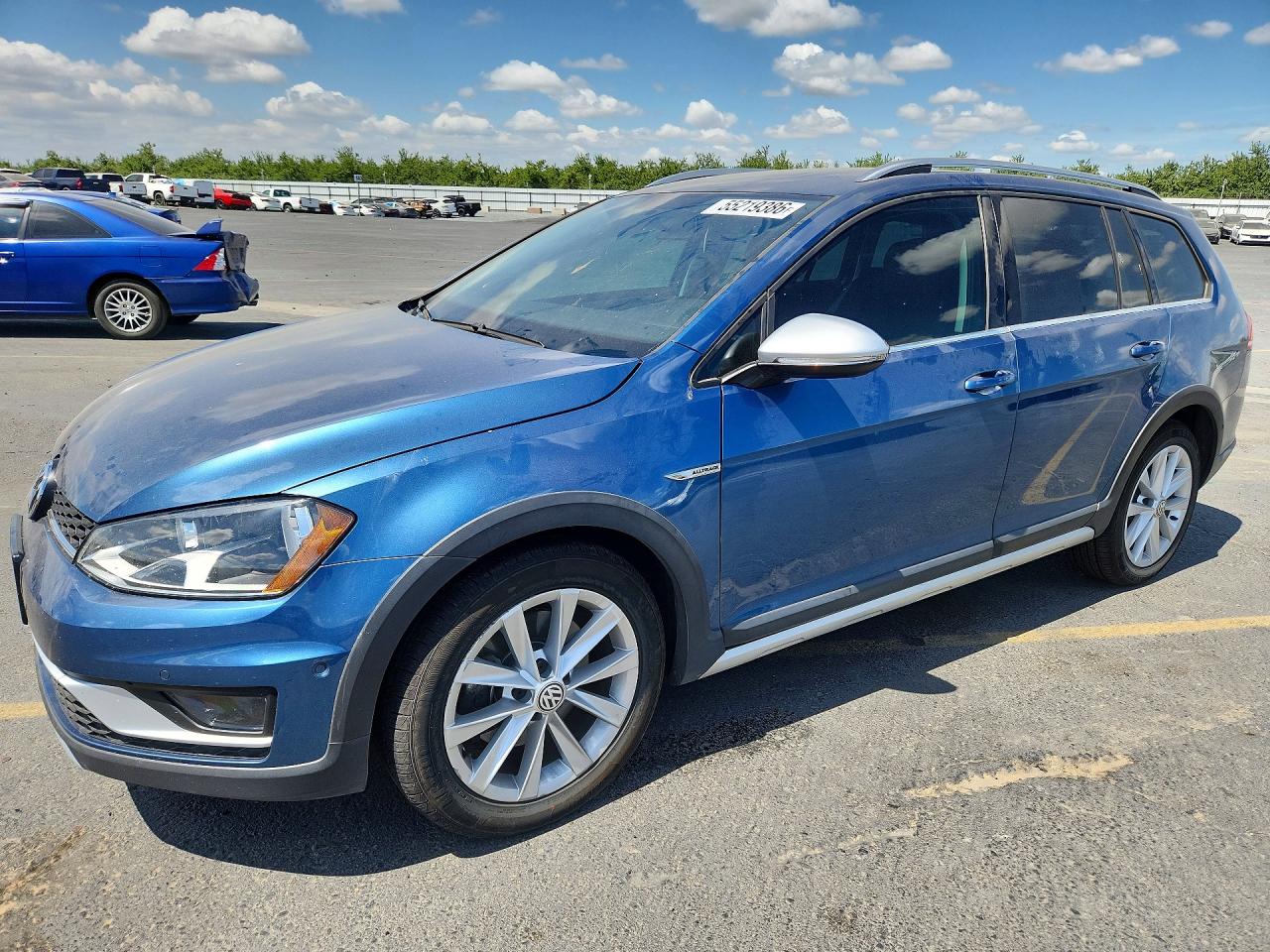 Salvage Volkswagen Golf Image
