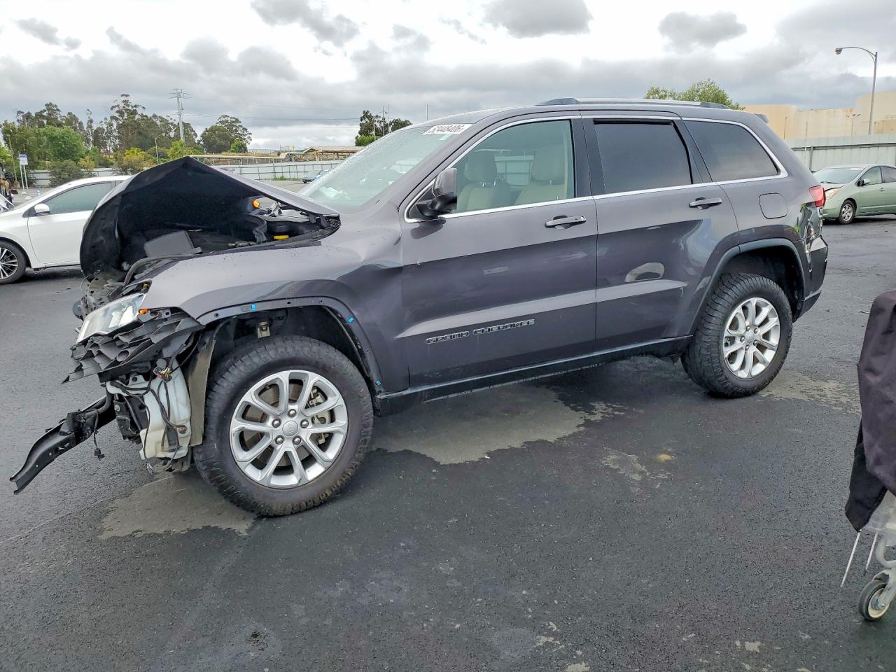 Salvage Jeep Cherokee Image