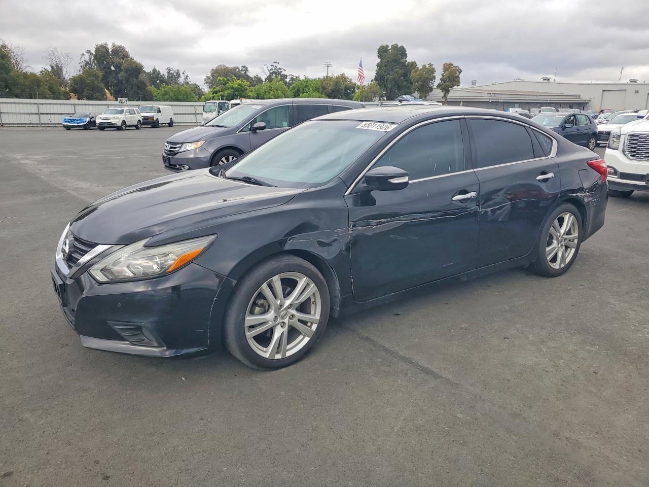 Salvage Nissan Altima Image