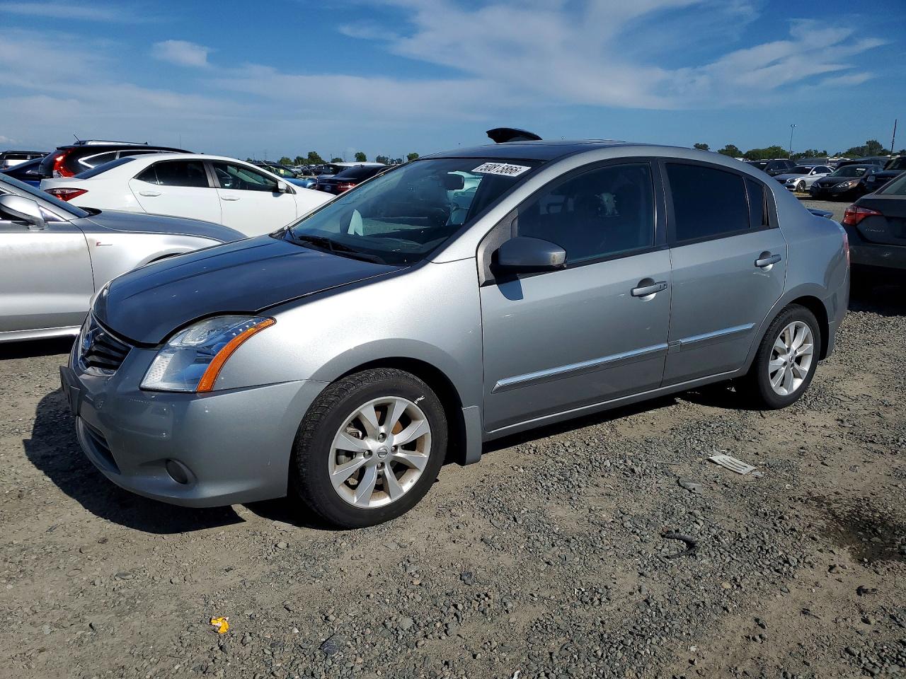 Salvage Nissan Sentra Image