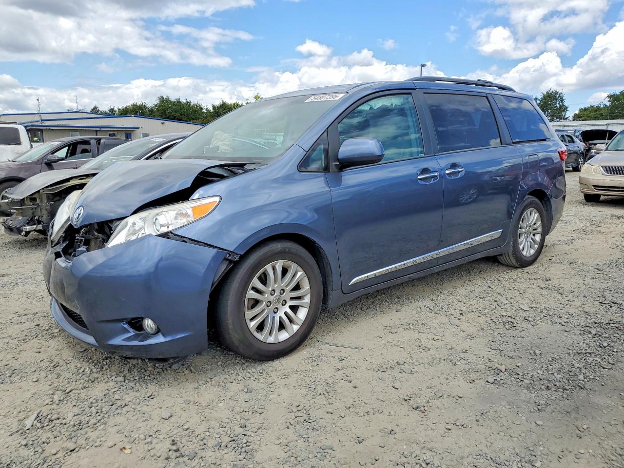 Salvage Toyota Sienna Image
