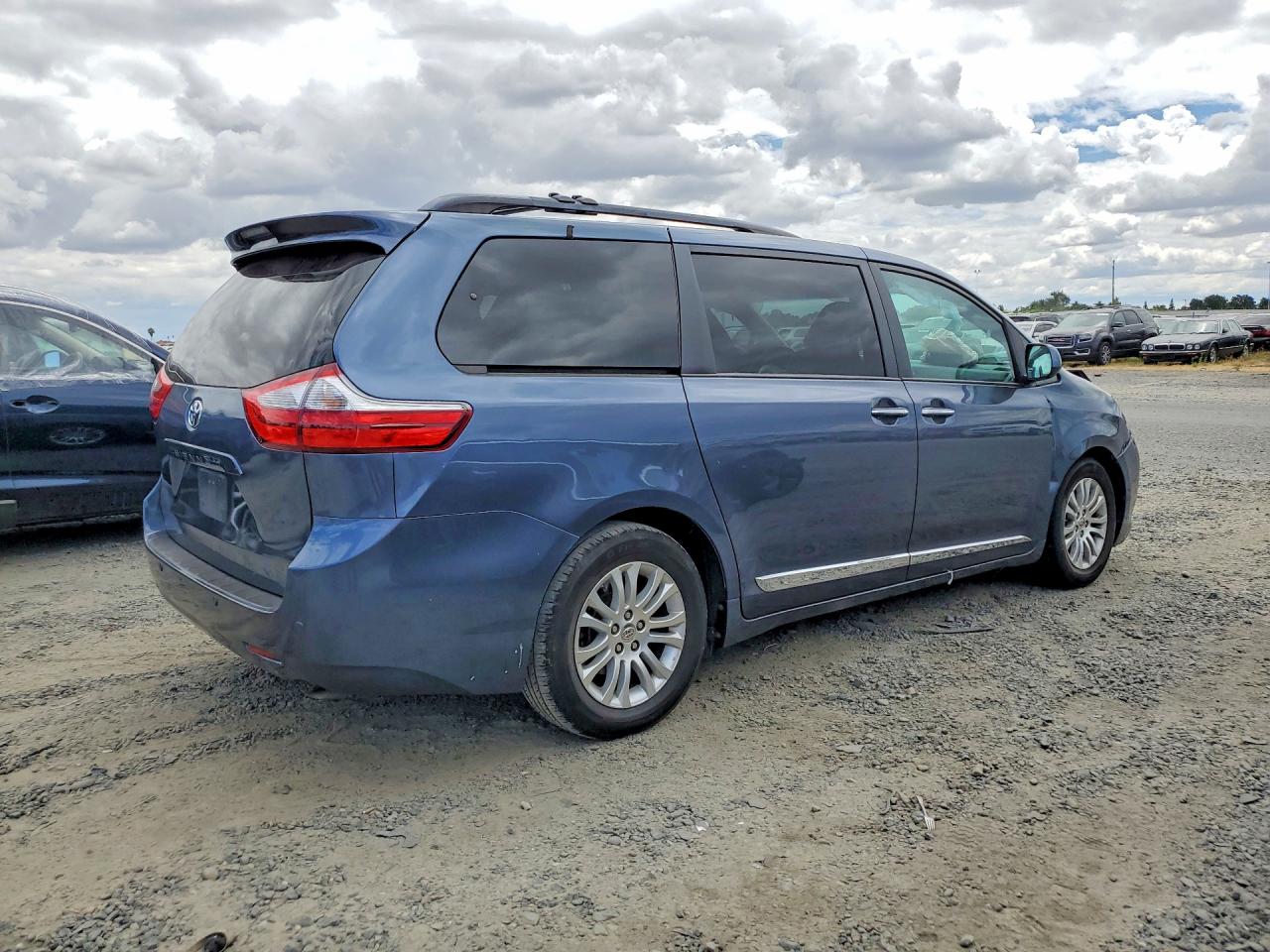Toyota Sienna Xle 8-passenger