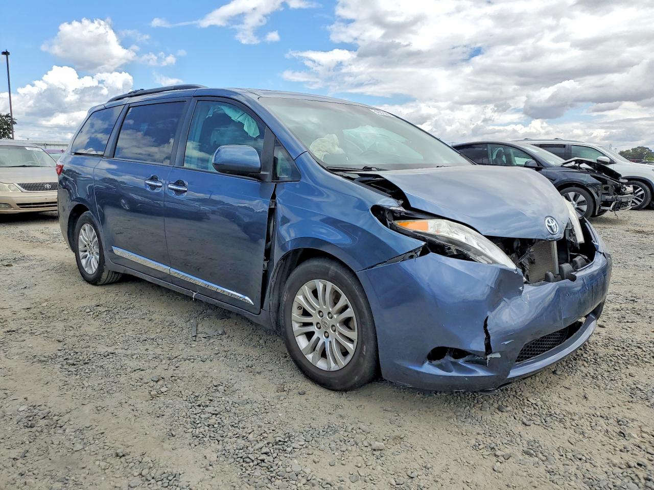Toyota Sienna Xle 8-passenger