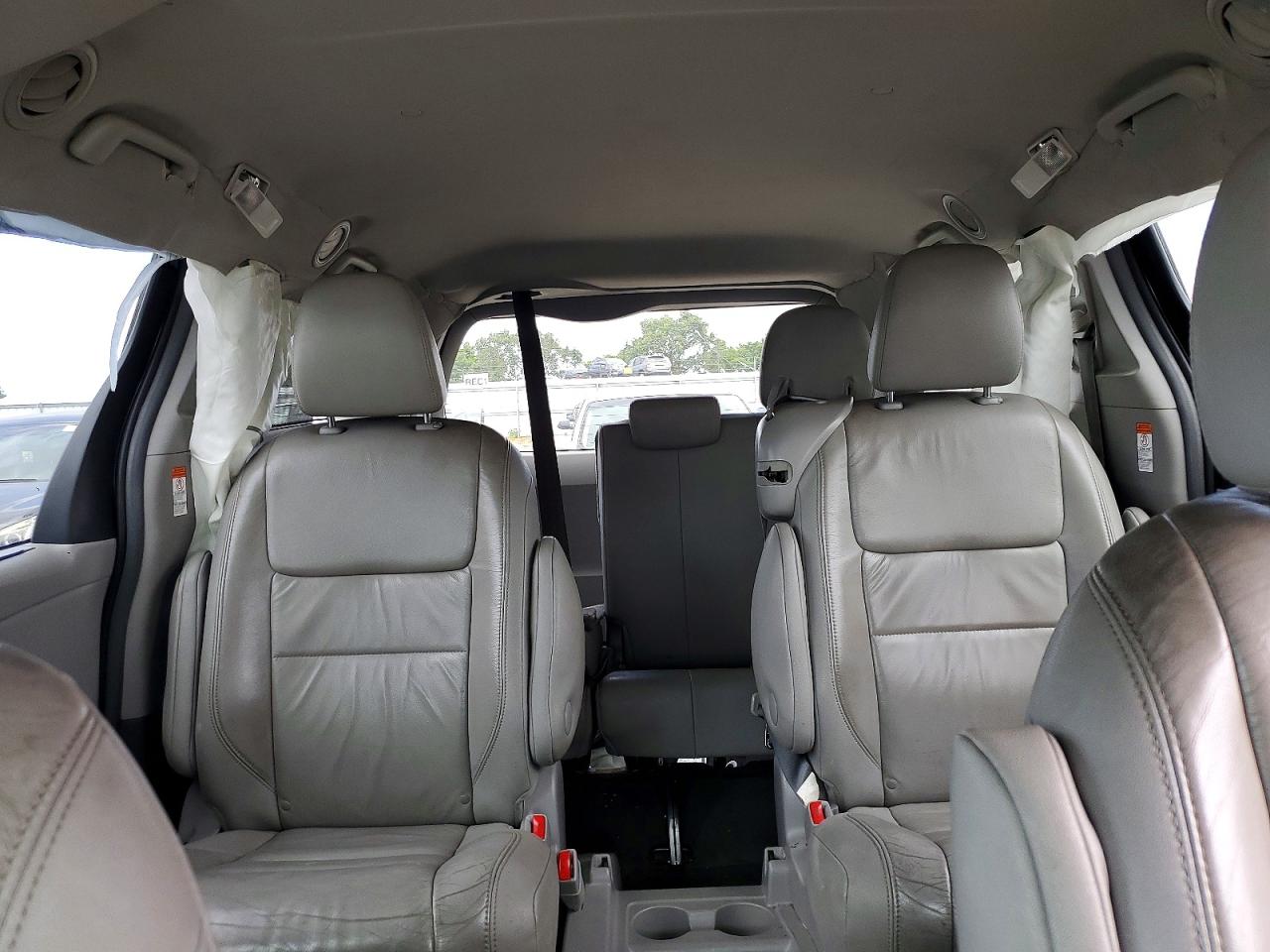 Toyota Sienna Xle 8-passenger