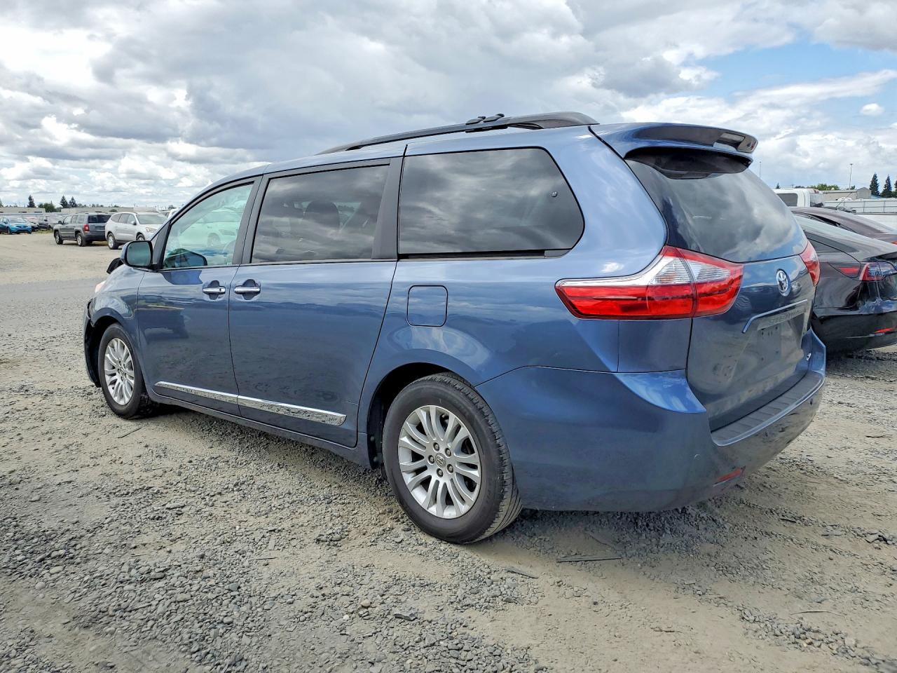 Toyota Sienna Xle 8-passenger