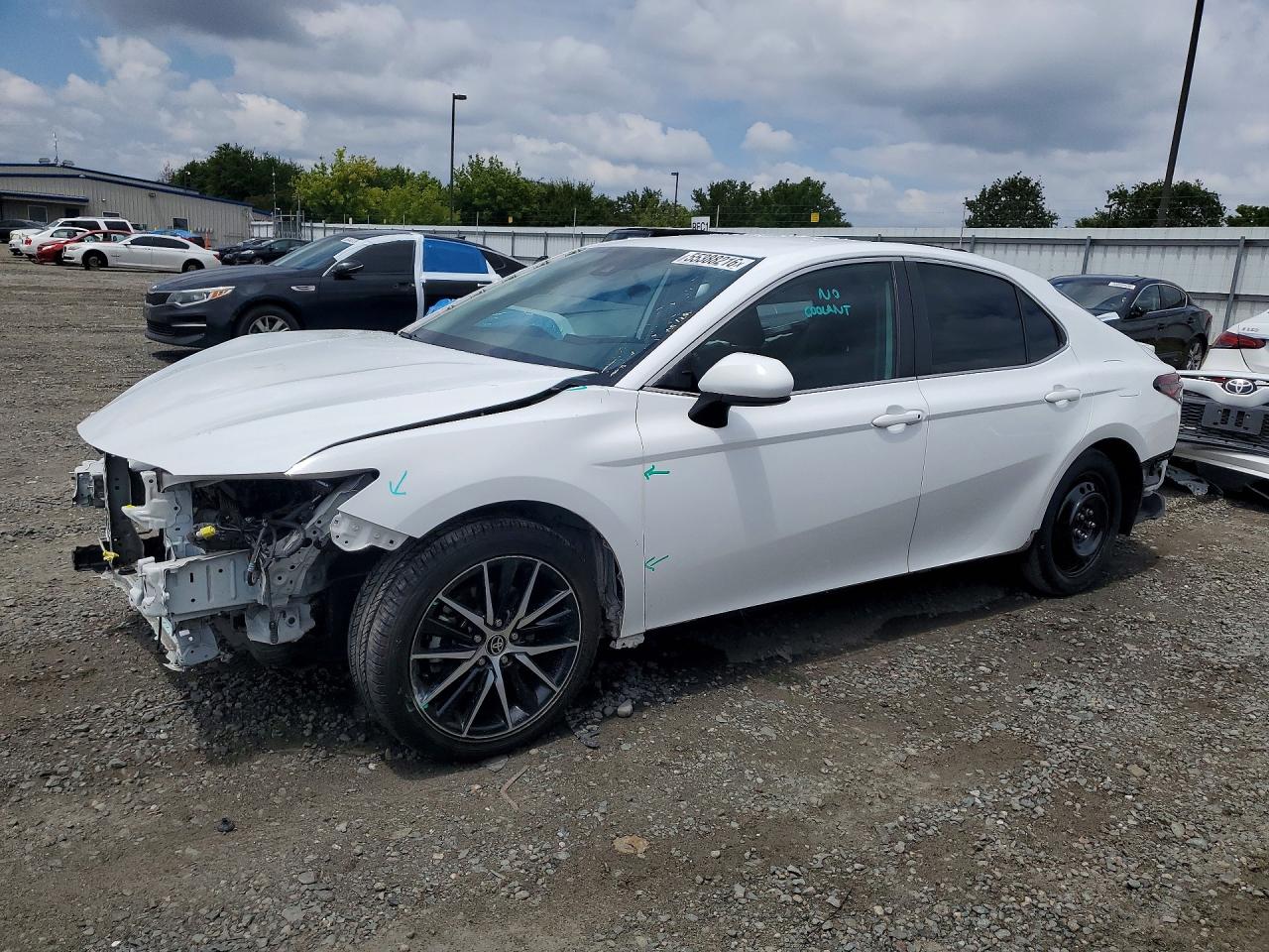 Salvage Toyota Camry Image