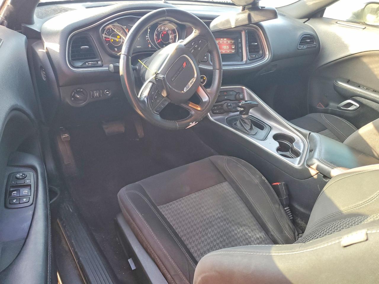 Dodge Challenger Sxt