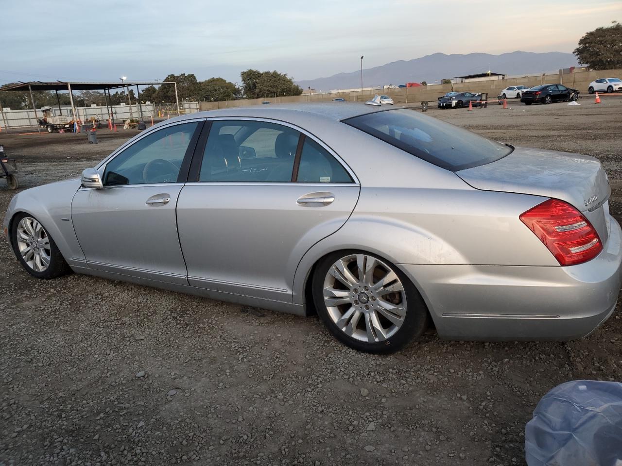 Mercedes-Benz S-Class 400