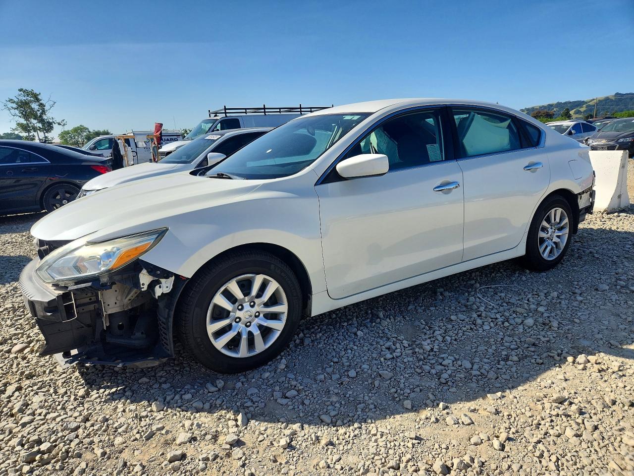 Salvage Nissan Altima Image