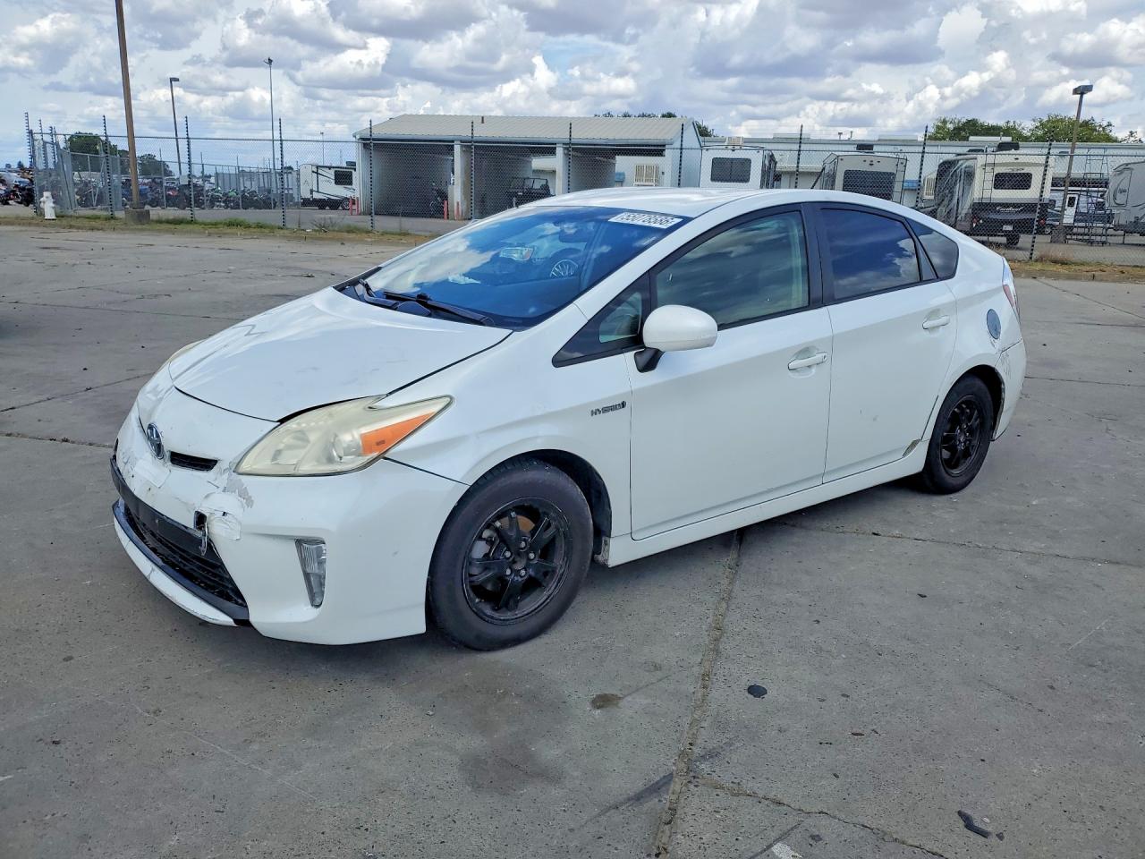 Salvage Toyota Prius Image