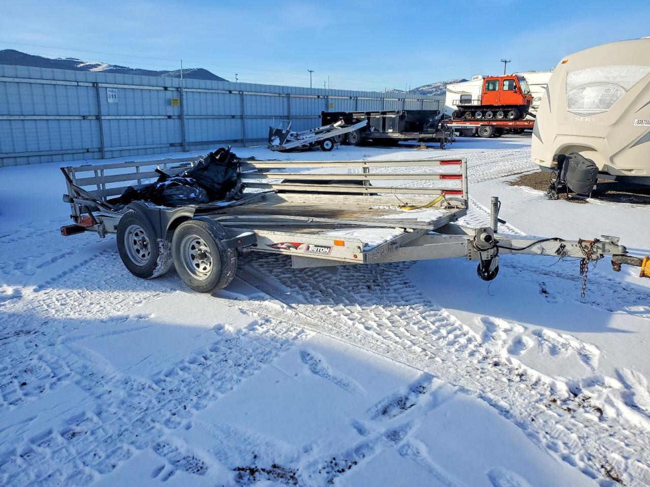 Salvage Trit Trailers Image