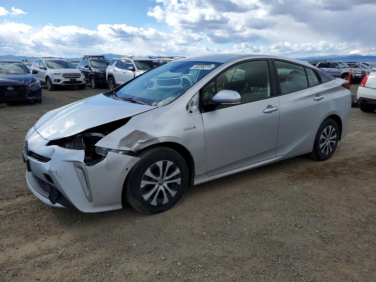 Salvage Toyota Prius Le Image
