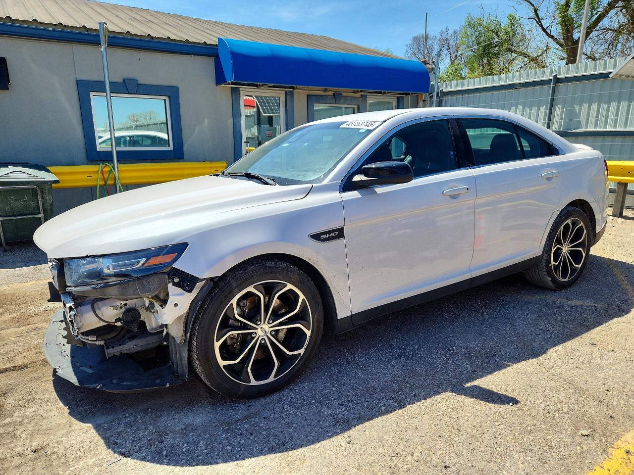 Salvage Ford Taurus Image