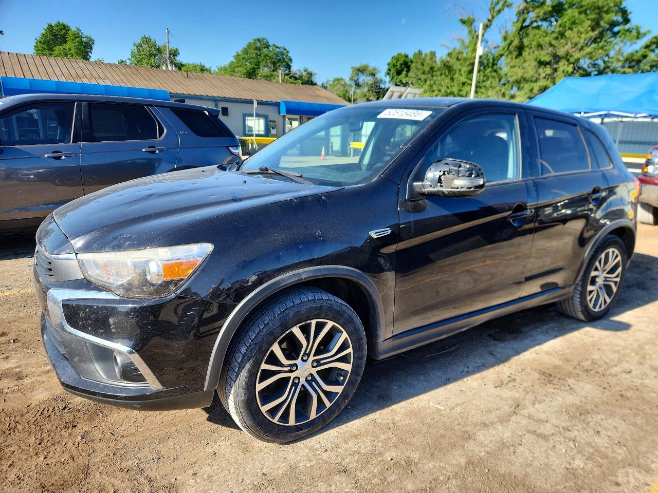 Salvage Mitsubishi Outlander Image