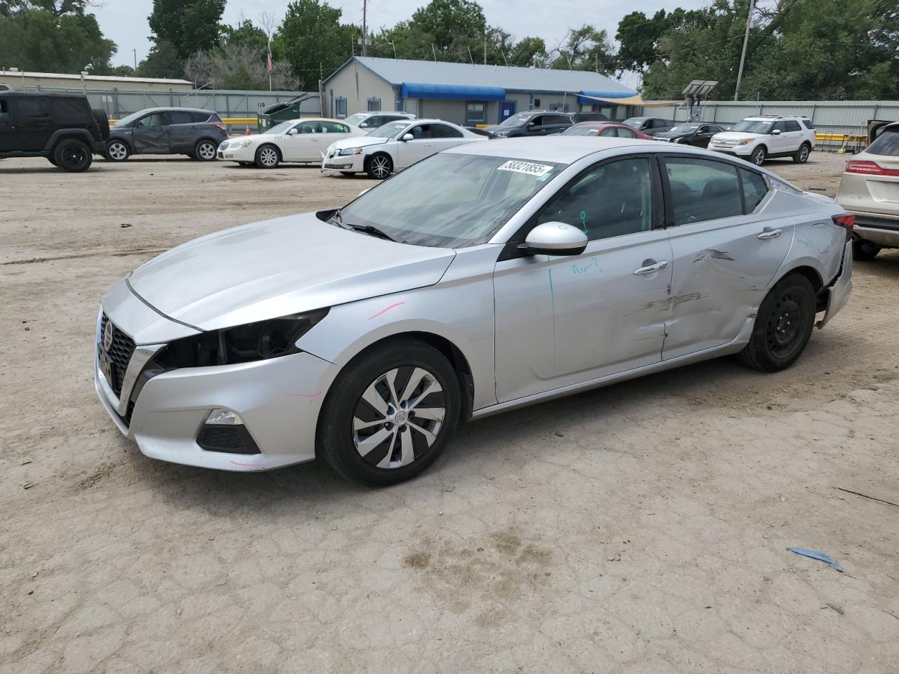 Salvage Nissan Altima Image