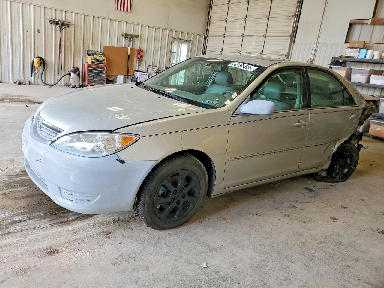 Salvage Toyota Camry Image