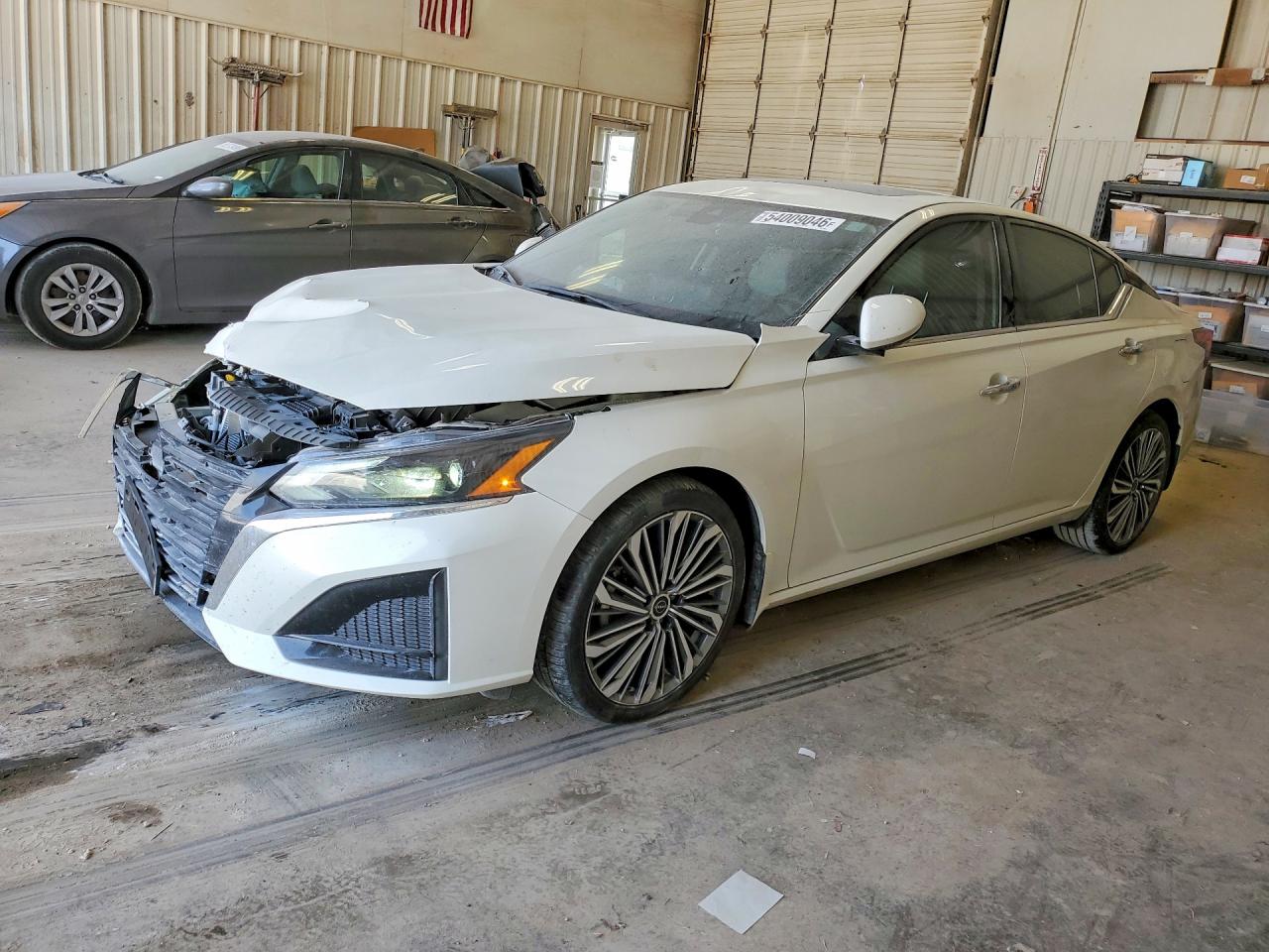 Salvage Nissan Altima Image