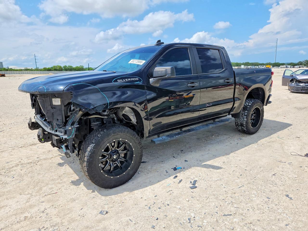 Salvage Chevrolet Silverado Image