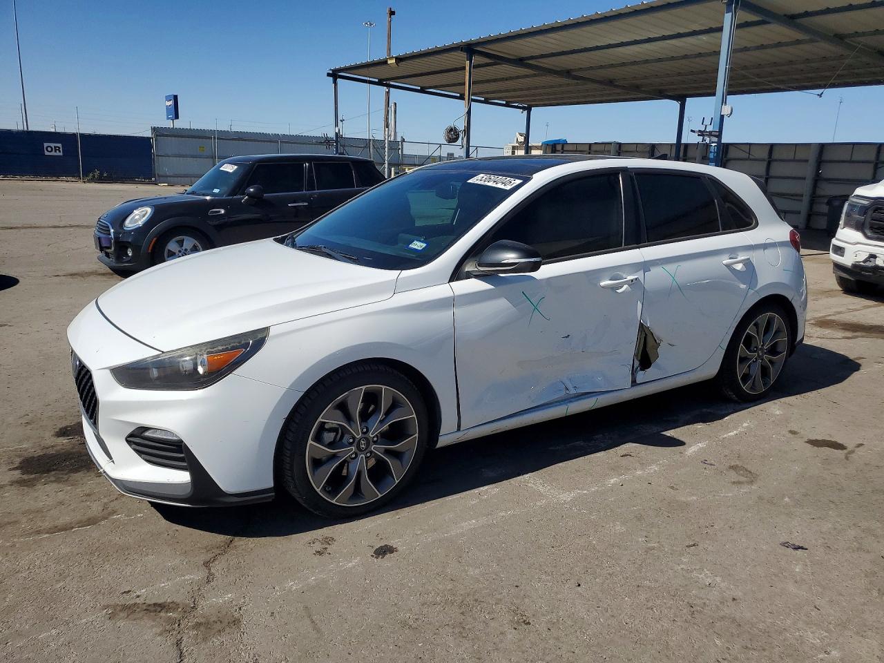 Salvage Hyundai ELANTRA Image