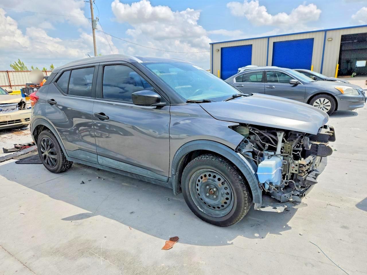Nissan Kicks S
