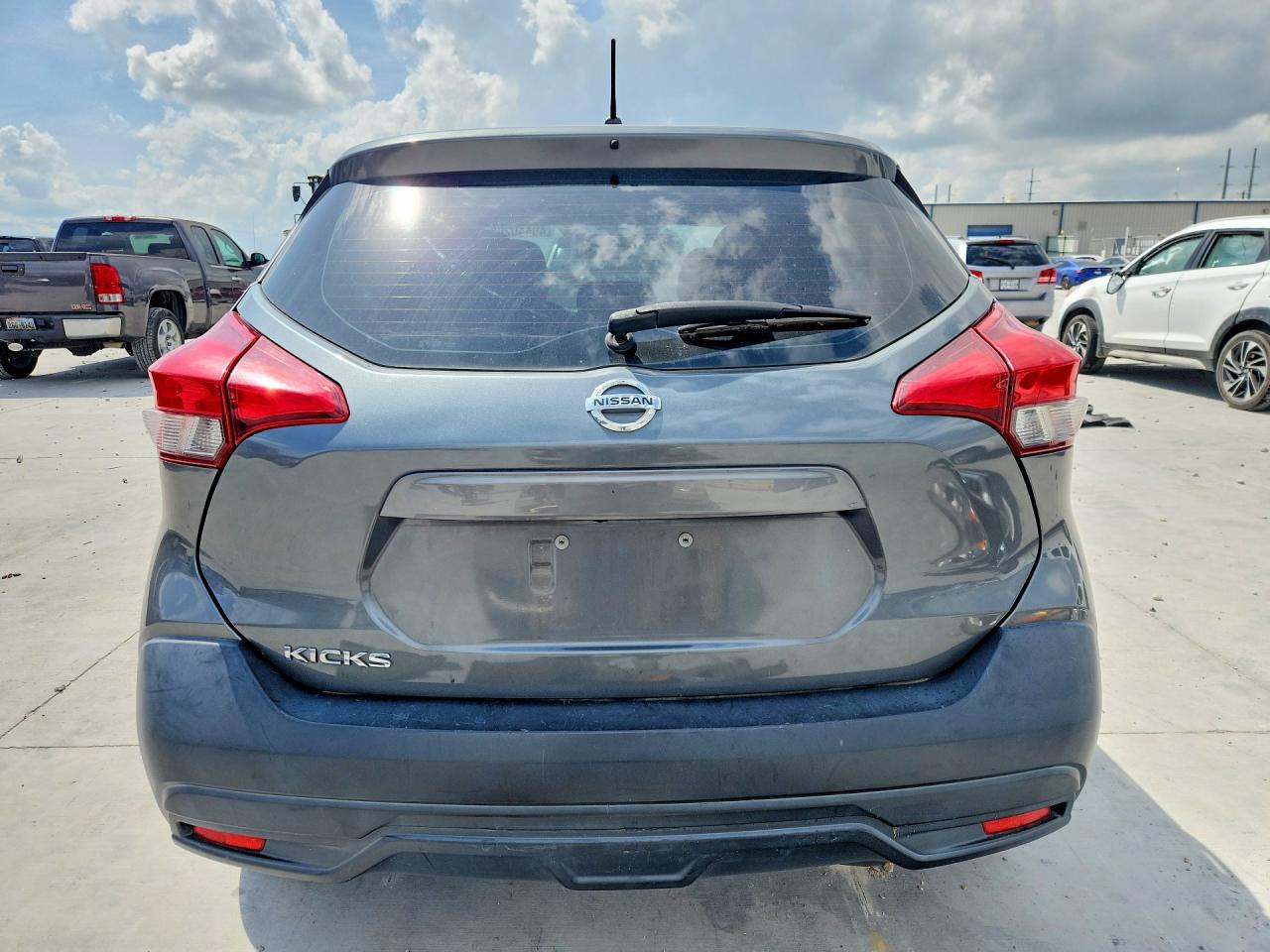 Nissan Kicks S
