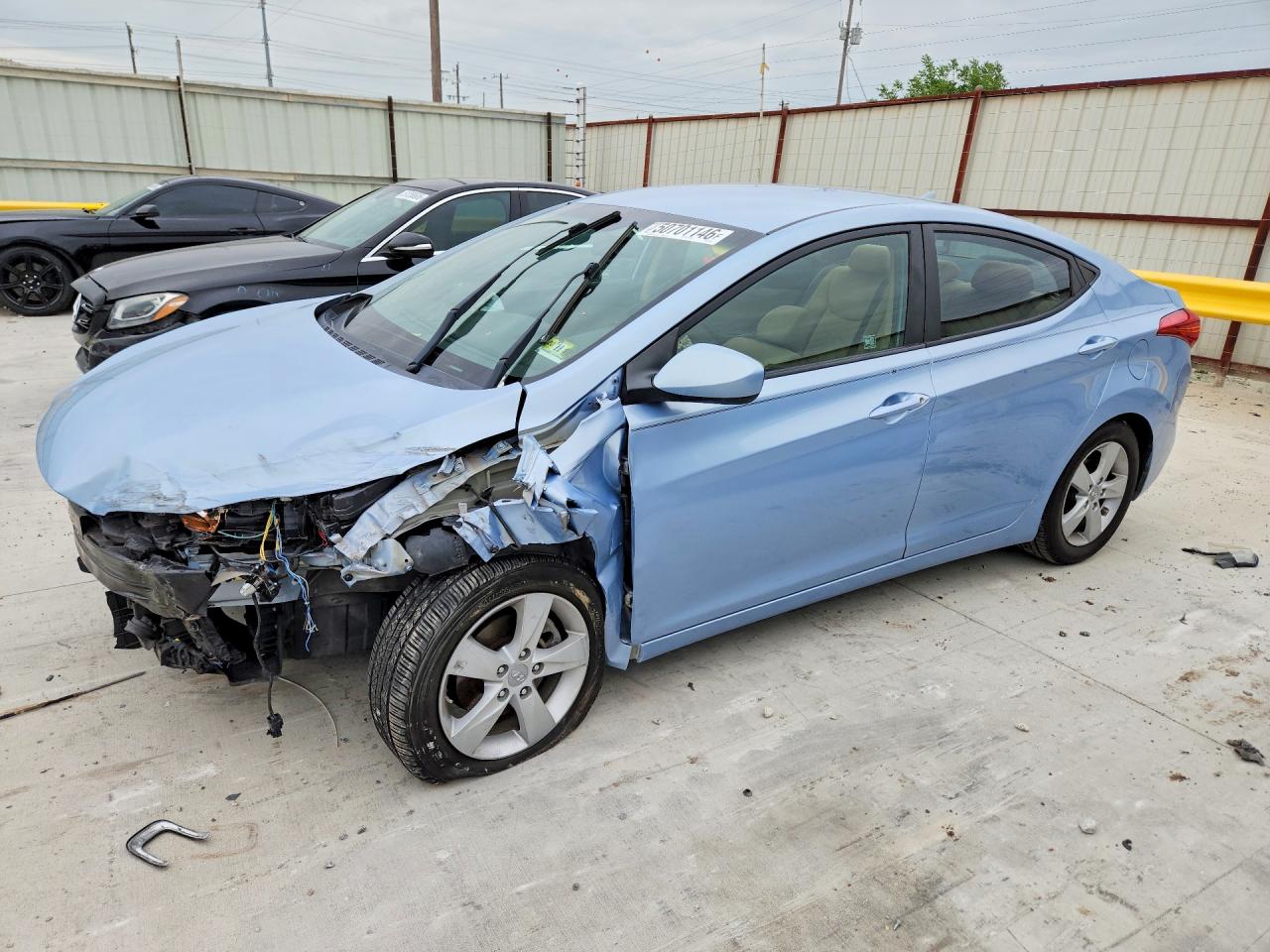 Salvage Hyundai ELANTRA Image
