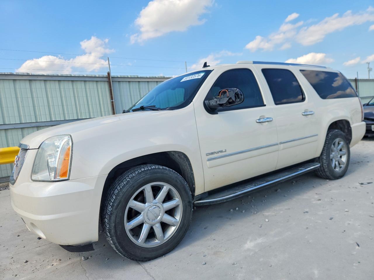 Salvage GMC Yukon Image