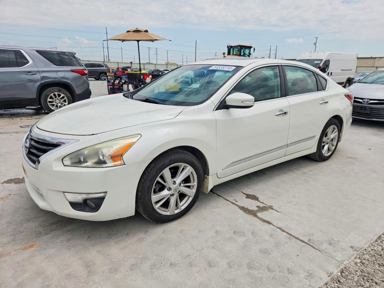 Salvage Nissan Altima Image