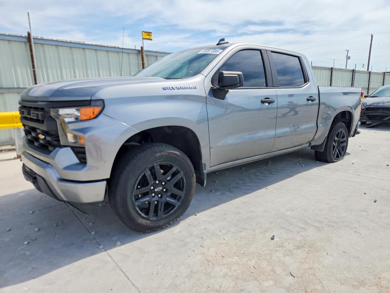 Salvage Chevrolet Silverado Image
