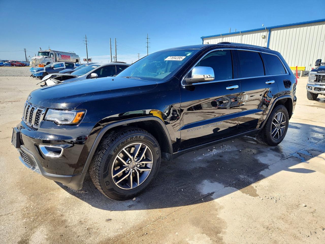 Salvage Jeep Cherokee Image