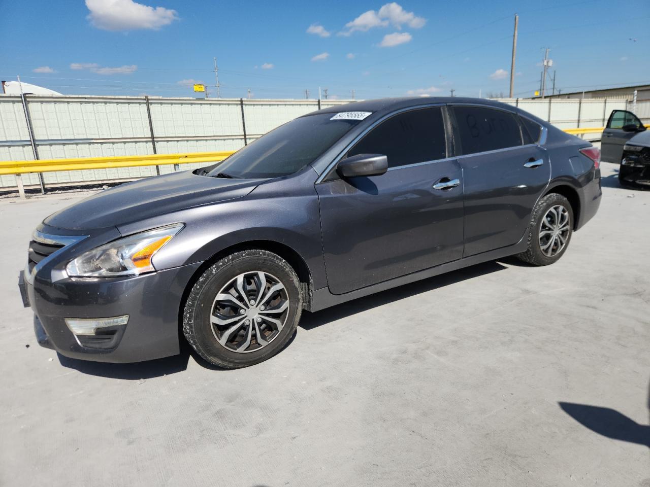 Salvage Nissan Altima Image