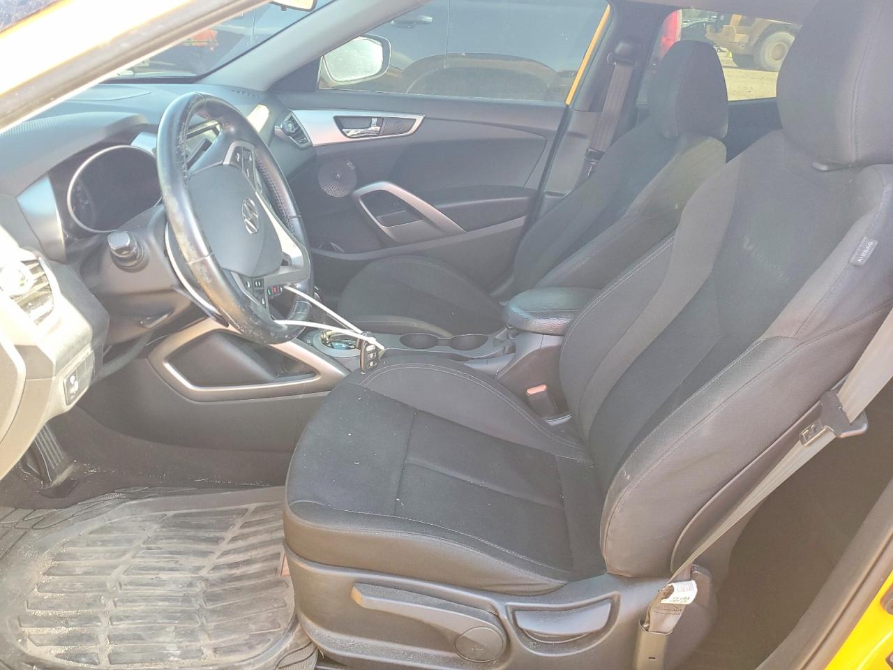 Hyundai VELOSTER Base