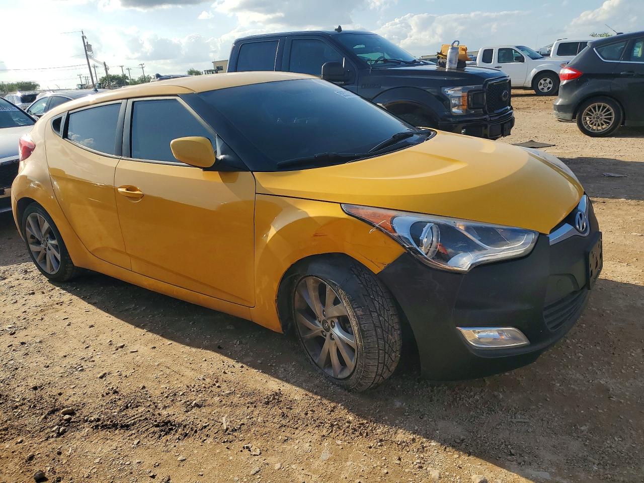 Hyundai VELOSTER Base