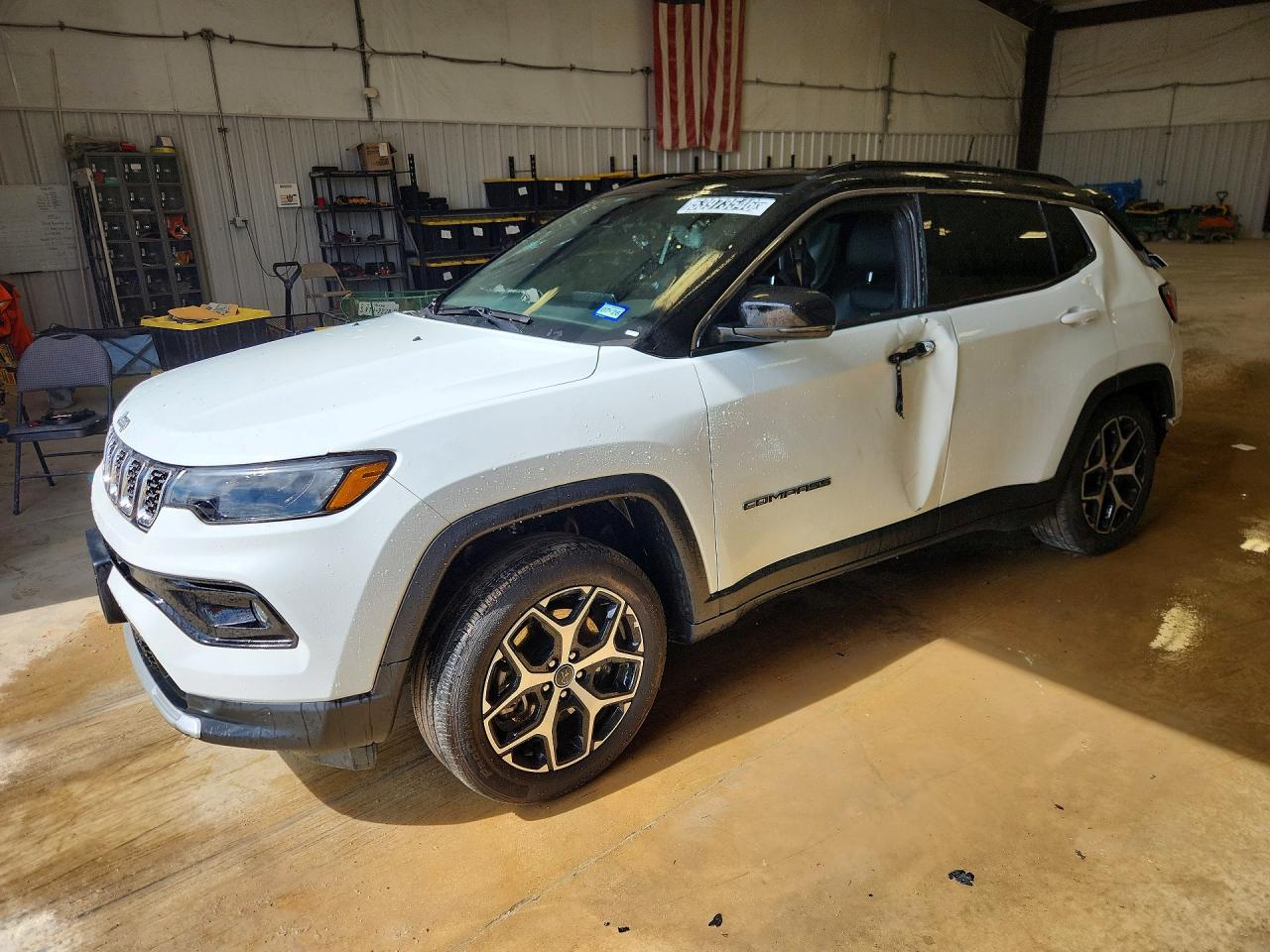Salvage Jeep Compass Image