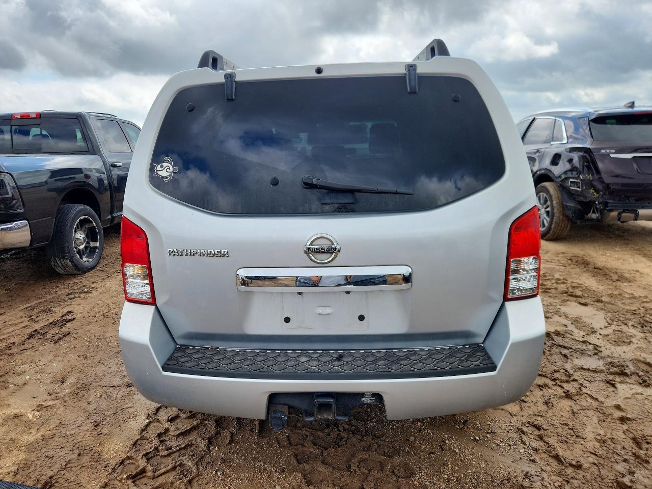 Nissan Pathfinder S