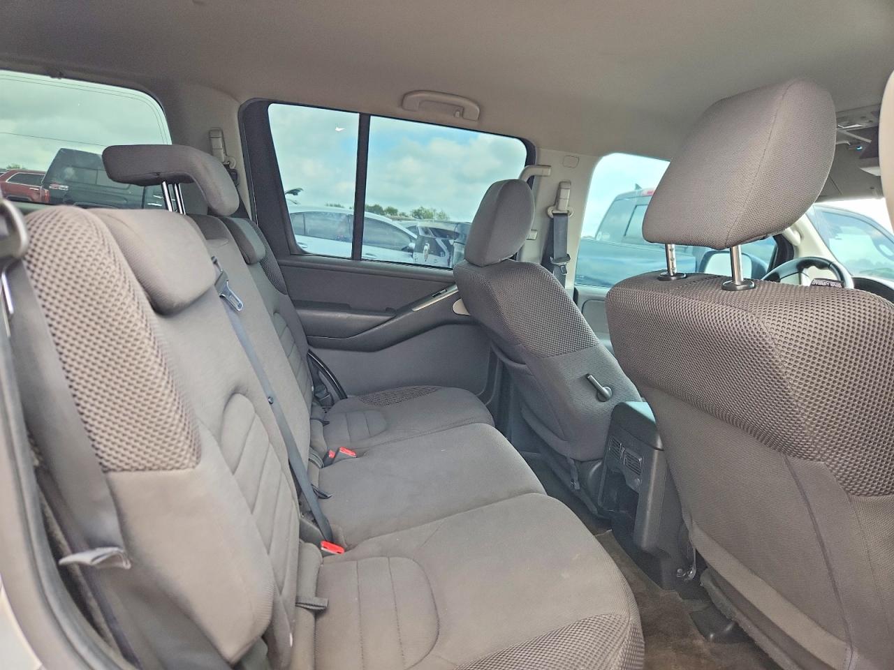 Nissan Pathfinder S