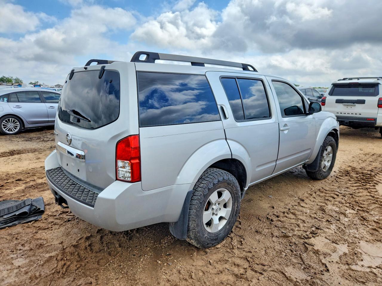 Nissan Pathfinder S