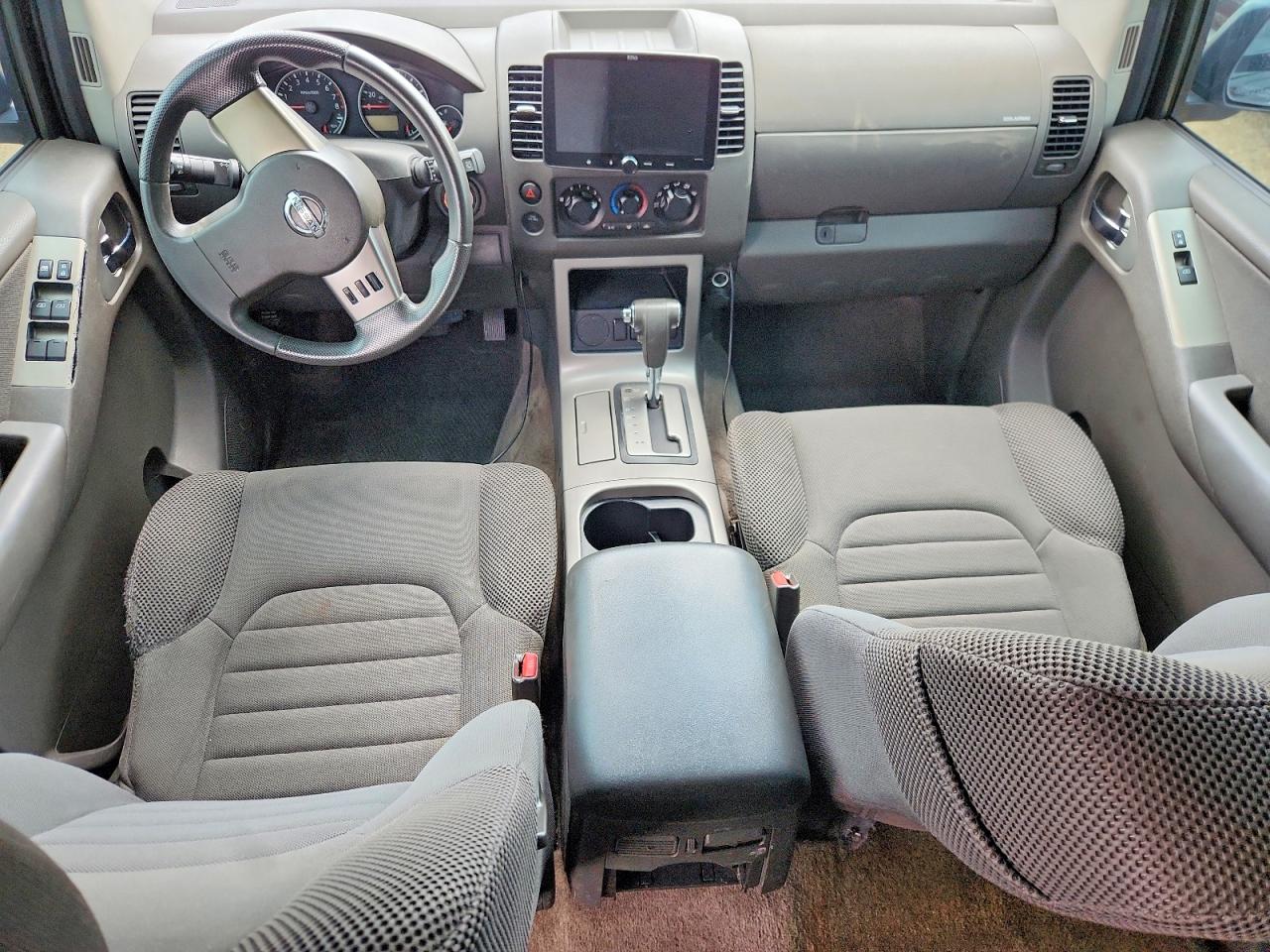 Nissan Pathfinder S