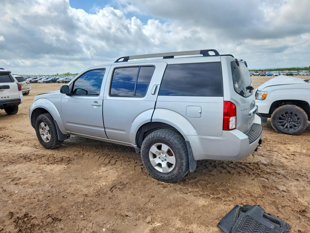Nissan Pathfinder S