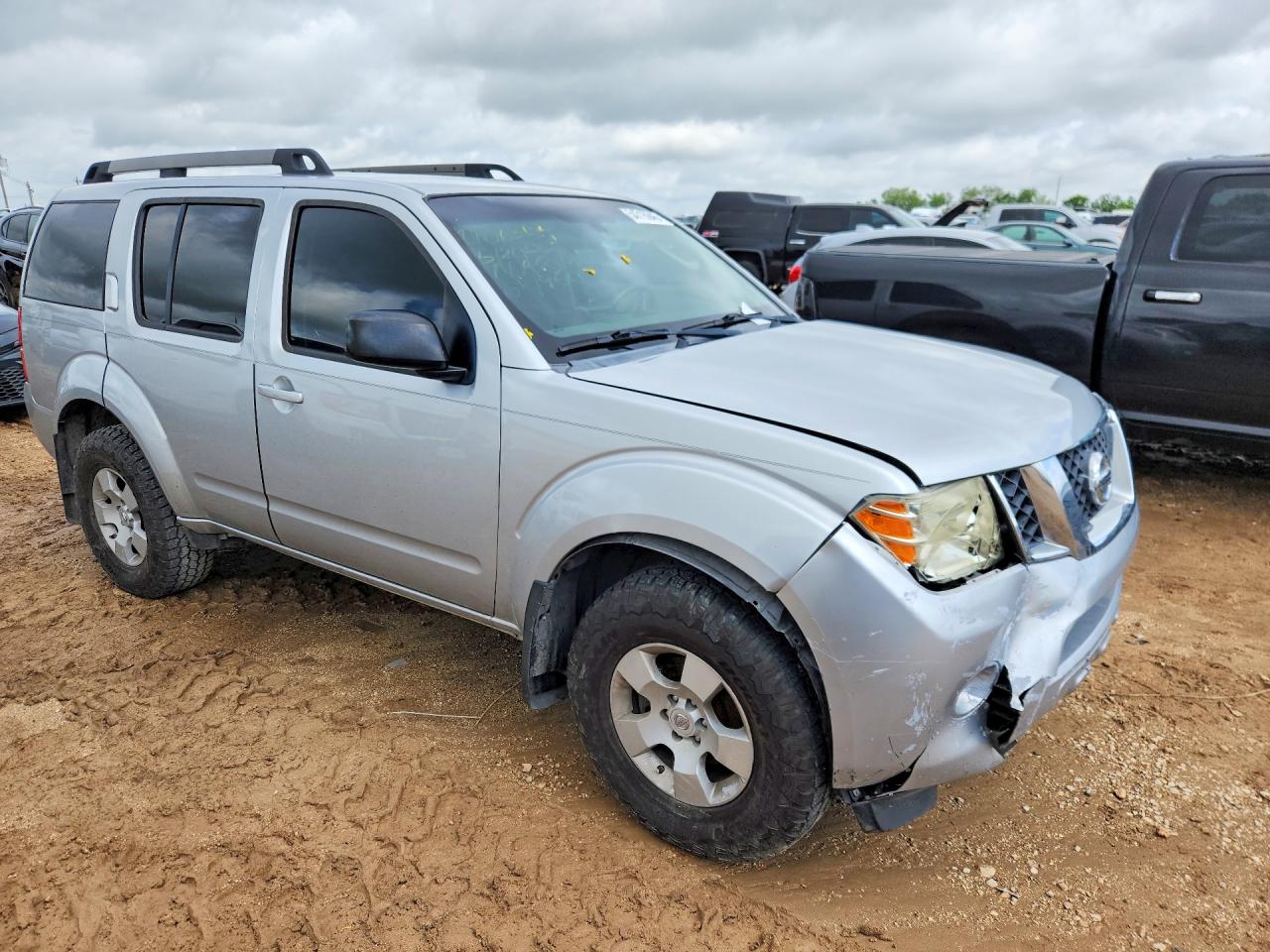 Nissan Pathfinder S